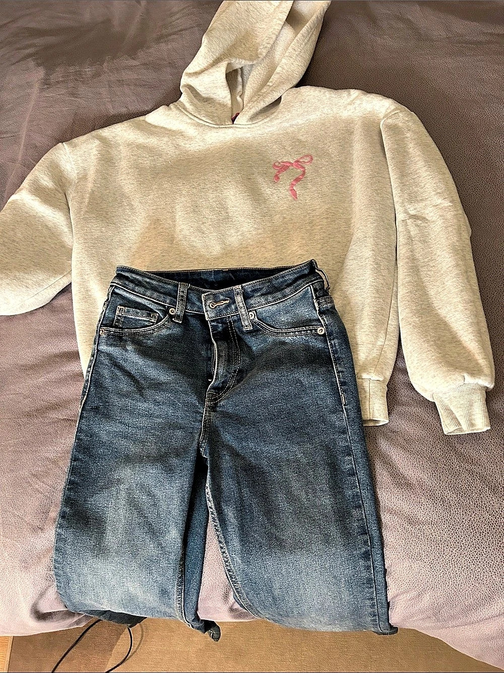Divided Girls Blue Jeans US 2 flared boot cut and Edikted  Hoodie S